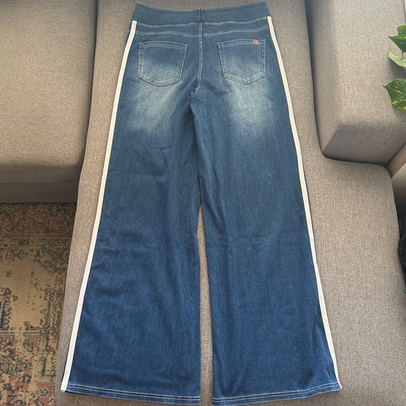Halara Flex High Waisted Tummy Control Stripe Wide Leg Flowy Dark Wash Jeans - Picture 5 of 13